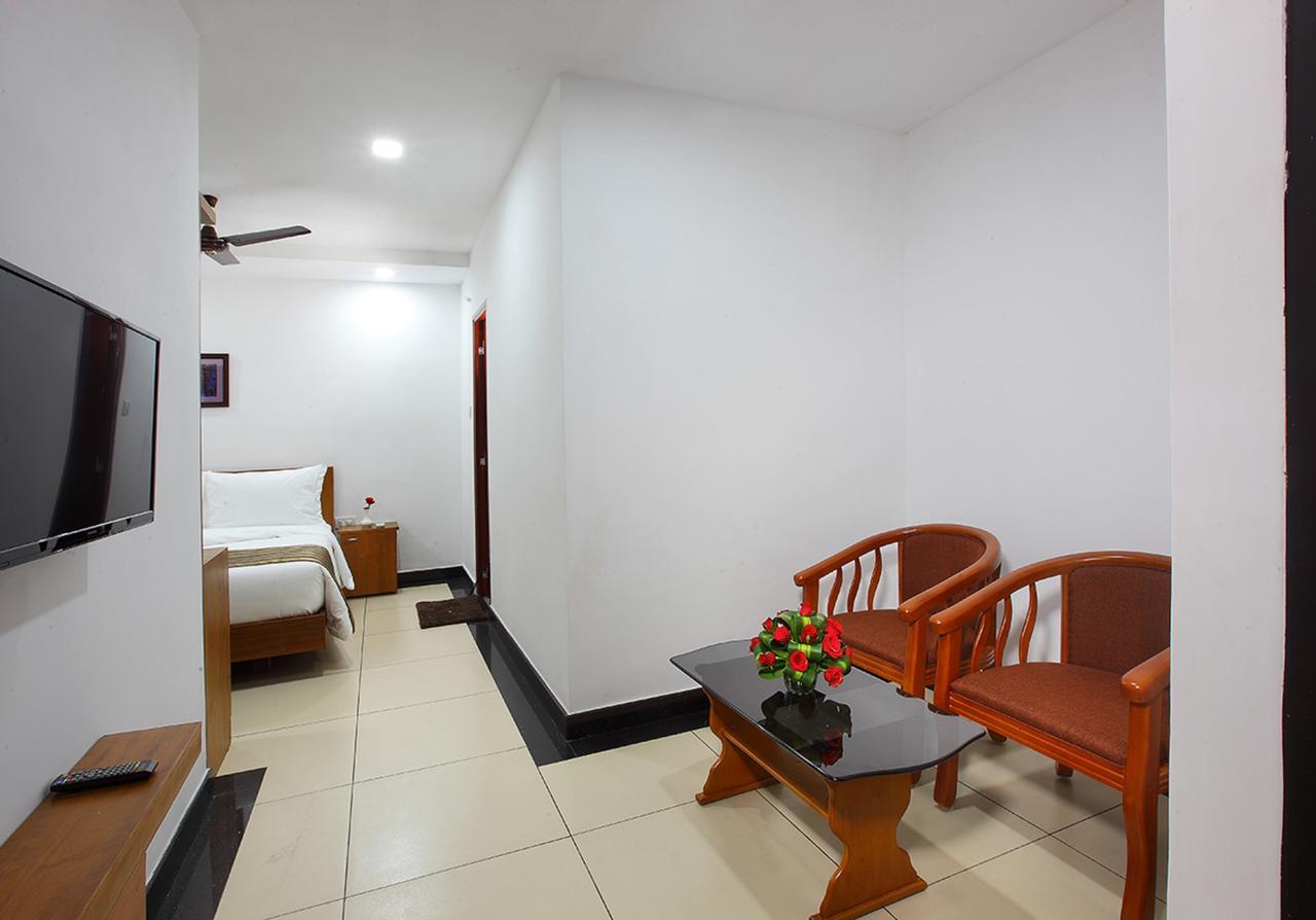 Pgs Inn Kochi Exteriör bild