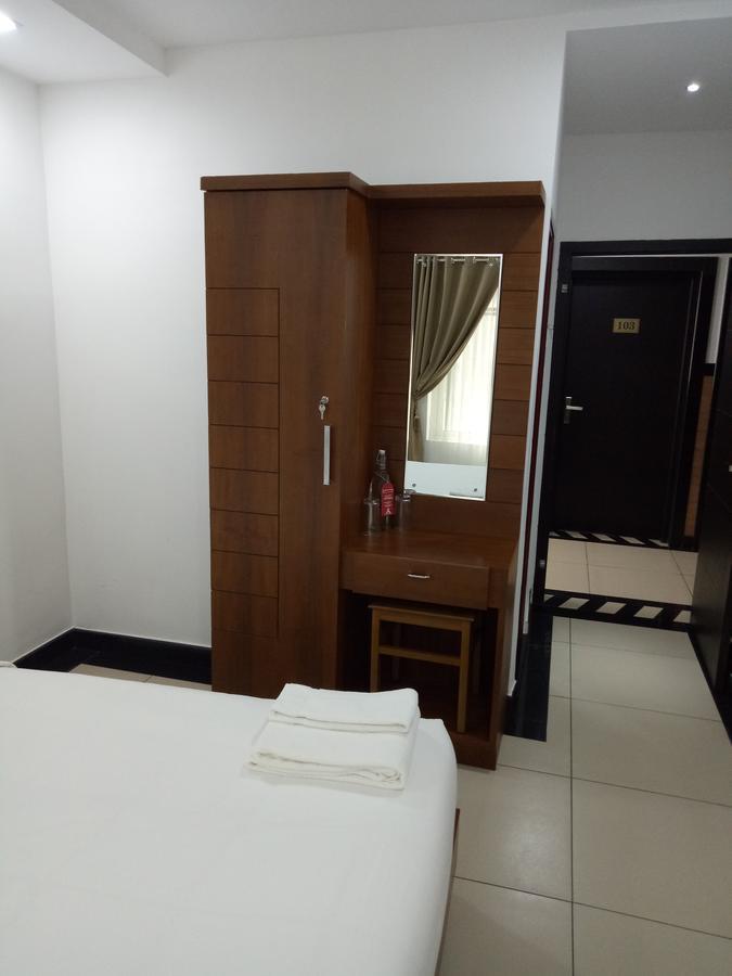 Pgs Inn Kochi Exteriör bild